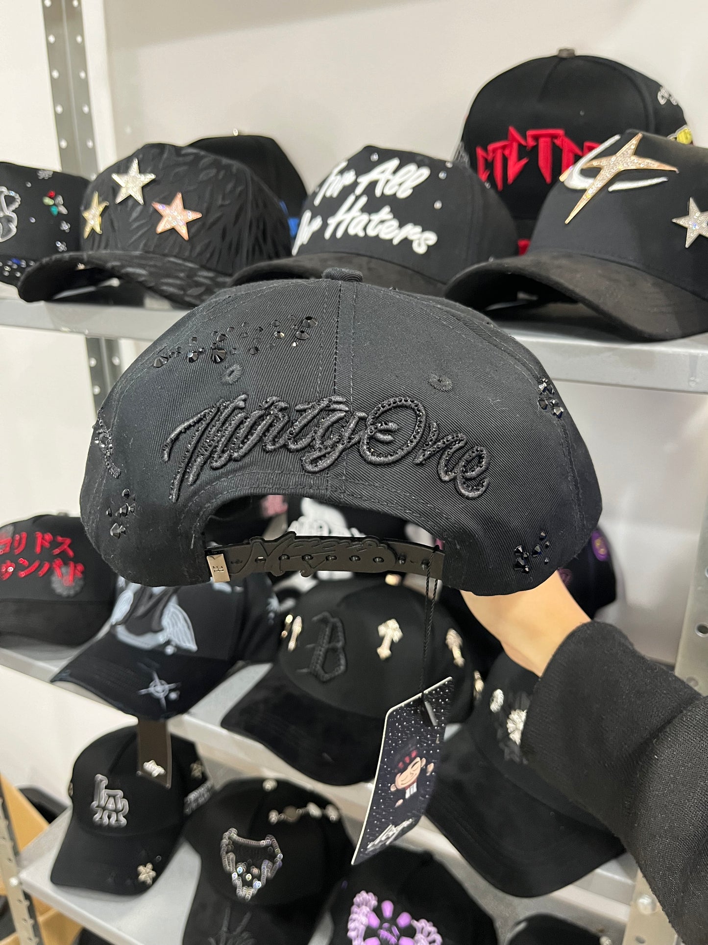 “Mago Total Black” 31 Hats