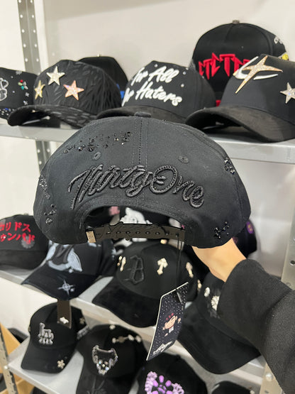 “Mago Total Black” 31 Hats