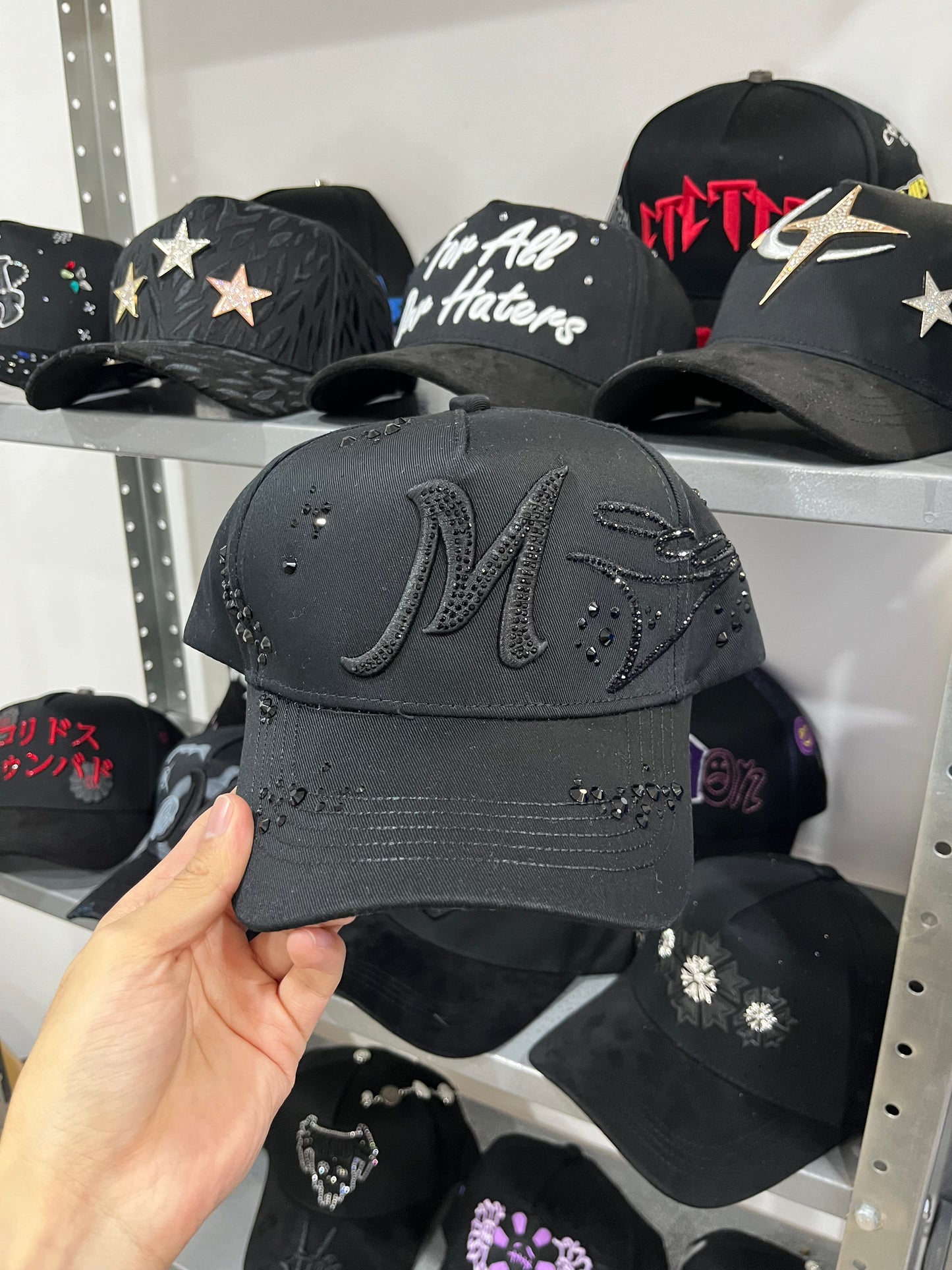 “Mago Total Black” 31 Hats